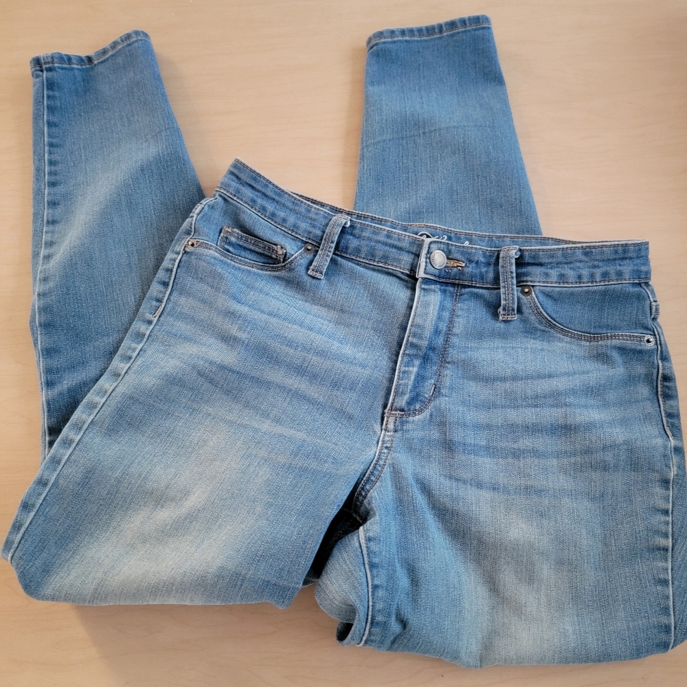 Universal Thread Light Blue Skinny Jeans Size 8 / 29